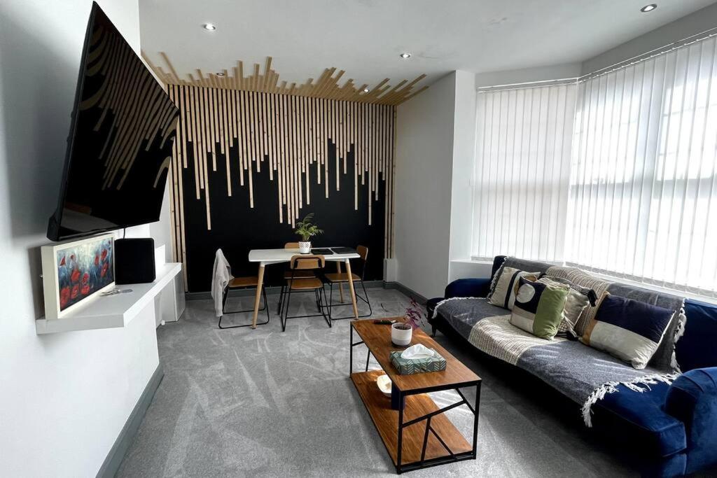 Luxury 2 Bed Duplex Apartment By Yo Room! - Leicester City- Free Parking Dış mekan fotoğraf