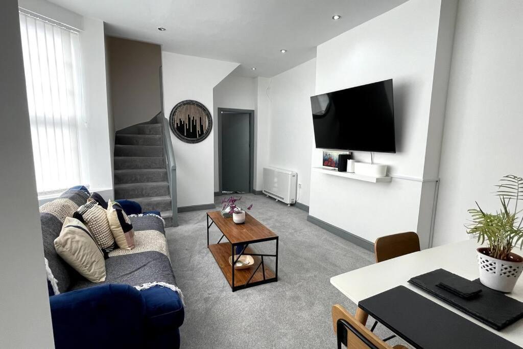 Luxury 2 Bed Duplex Apartment By Yo Room! - Leicester City- Free Parking Dış mekan fotoğraf